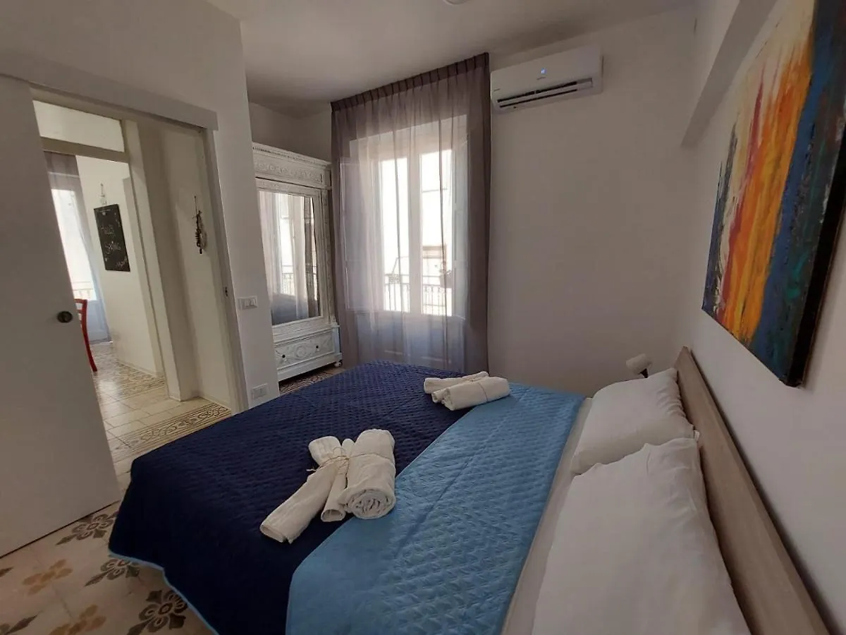 شقة Al Cortiletto كاستيلاّماري ديل غو 0*,  إيطاليا